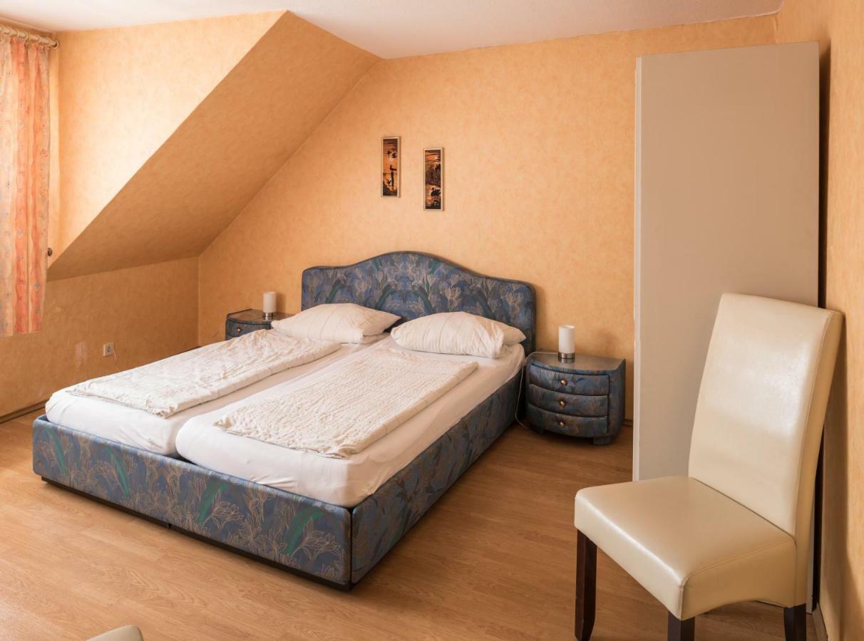 Gaestezimmer Strauss Kottenheim エクステリア 写真